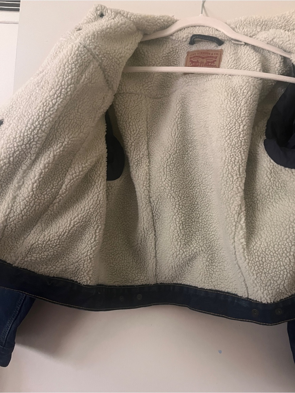 Levi’s dark rinse Sherpa trucker jacket - Picture 4 of 4